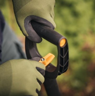 Fiskars teleskopická lopata Xact