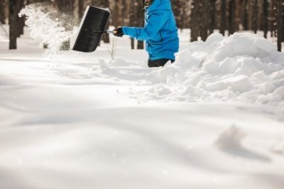Fiskars teleskopické hrablo na sníh X-series