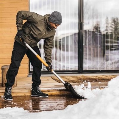 Fiskars hrablo na sníh X-series
