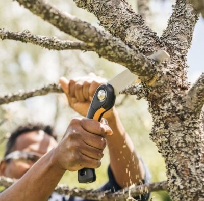 Fiskars skládací pilka Plus SW69