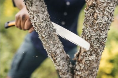 Fiskars skládací pilka Plus SW69