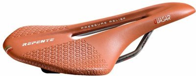 Sedlo REPENTE Quasar hnědé / 142 mm / 170 g