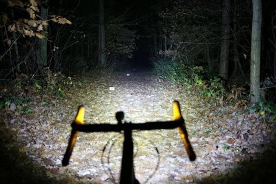 Světlo přední SMART Suburb 800 USB, dobíjecí