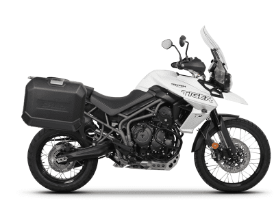 Kompletní sada bočních černých hliníkových kufrů SHAD 130.kitTERRAside-10B TERRA BLACK 36L/47L , včetně montážní sady SHAD TRIUMPH Tiger 800
