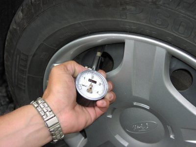 Compass pneuměřič profi 4kg/cm2