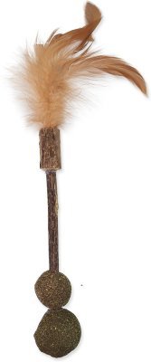Hračka Magic Cat Natural Fun dřívko s přírodními pírky a zelenými koulemi 18cm