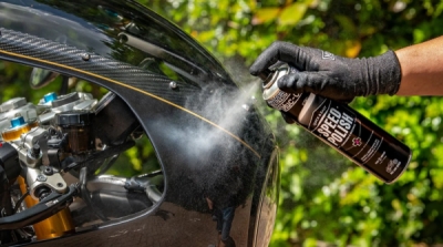 MUC-OFF Speed Polish 627 – leštěnka a vosk na motorky 400 ml