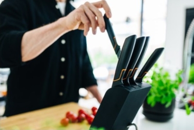 Fiskars blok na nože s 5 noži Edge