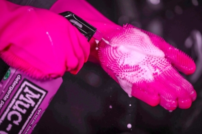 Čisticí rukavice MUC-OFF Deep Scrubber Gloves 20405 – růžová, velikost M
