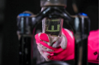 Čisticí rukavice MUC-OFF Deep Scrubber Gloves 20405 – růžová, velikost M