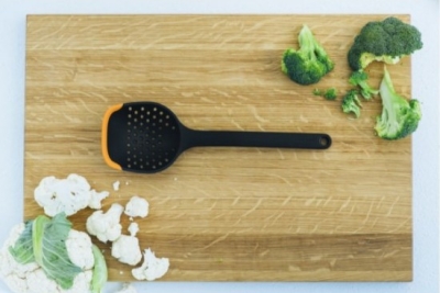 Fiskars děrovaná lžíce Functional Form