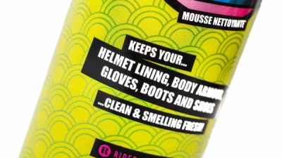 Pěnový čistič výstelky helmy MUC-OFF Foam Fresh – 400 ml