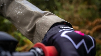 Impregnační sprej na oblečení MUC-OFF Rain Shield Re-Proofer 20506