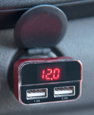 Nabíječka USB do auta, 12/24V, 2xUSB, měřič, 3,4A, 17W EXTOL ENERGY