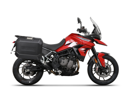 Kompletní sada bočních černých hliníkových kufrů SHAD 130.kitTERRAside-18B TERRA BLACK 36L/47L , včetně montážní sady SHAD TRIUMPH Tiger 900
