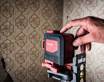 Laser zelený 3D liniový, křížový samonivelační FORTUM