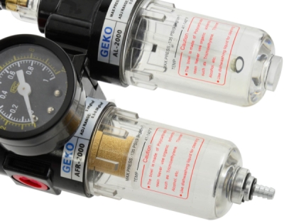 Regulátor tlaku s filtrem a manometrem a přim. oleje 1/4" GEKO G01176