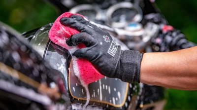 MUC-OFF růžová mycí houba 300