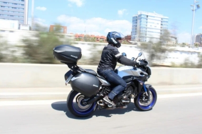 Vrchní kufr na motorku s barevným krytem SHAD 130.D0B58206+D1B58E0 SH58X bílá se zámkem PREMIUM