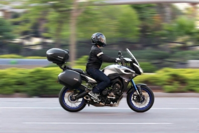 Vrchní kufr na motorku s barevným krytem SHAD 130.D0B58206+D1B58E0 SH58X bílá se zámkem PREMIUM