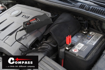 Compass nabíječka mikroprocesor 4Amp 12V PB/GEL/AGM/LiFePO4 LCD displej
