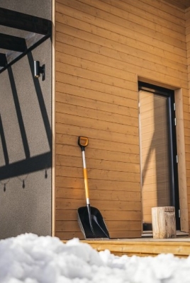 Fiskars lopata na sníh X-series