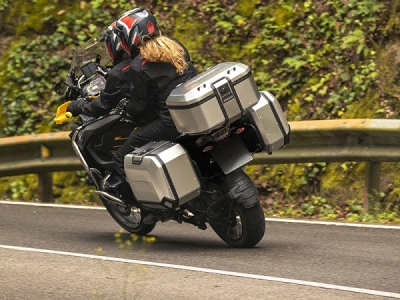Kompletní sada sedlových brašen SHAD 130.kitTR40big55-57 TERRA TR40 a hliníkového 55L topcase, včetně montážní sady SHAD Benelli TRK 502 X 2022 -