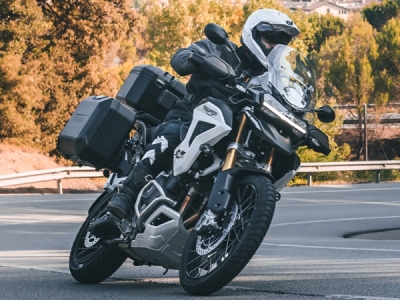 Kompletní sada sedlových brašen SHAD 130.kitTR40big55-50B TERRA TR40 a černého hliníkového 55L topcase, včetně montážní sady SHAD BMW F 650 GS / F 700 GS/ F 800