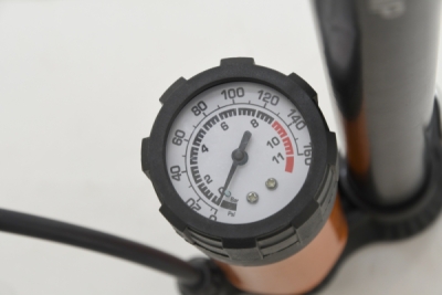 Compass hustilka ruční 590 x 32mm POWER PUMP s manometrem