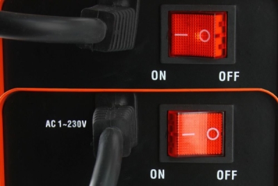 Digitální invertorová nabíječka baterií 12/24V 600A BJC