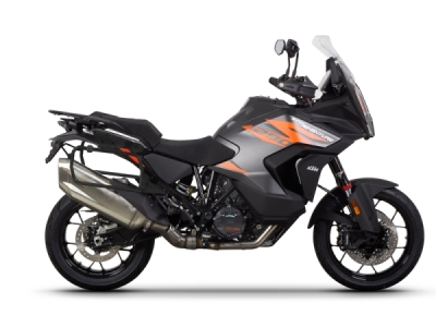 Kompletní sada bočních černých hliníkových kufrů SHAD 130.kitTERRAside-22B TERRA BLACK 36L/47L , včetně montážní sady SHAD KTM Super Adventure 1290 (R, S)