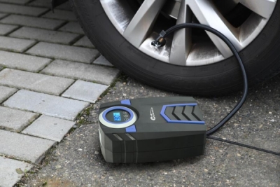 Compass kompresor 12V CORA se světlem