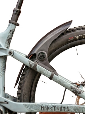 MUCKYNUTZ MudGuard zadní černý, stahovací páska