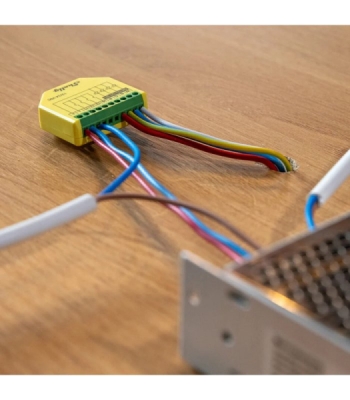 Shelly Plus RGBW PM - modul řízení LED pasků 12/24V, Wi-Fi