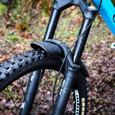 MUCKYNUTZ MudGuard černý dlouhý, suchý zips