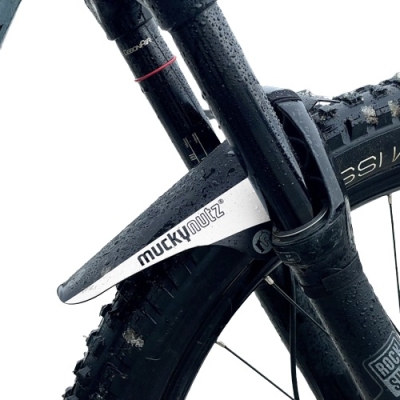 MUCKYNUTZ Face Fender bílý, stahovací páska