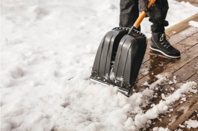 Fiskars lopata na sníh X-series