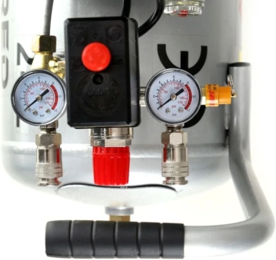 AKČNÍ SET SETTA300NM, Olejový kompresor 24l, 230V s příslušenstvím | 2500W