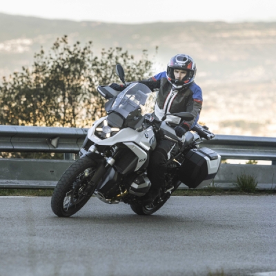Boční kufry na motorku SHAD SH38X D0B38106 (rozšiřitelný koncept) karbonový