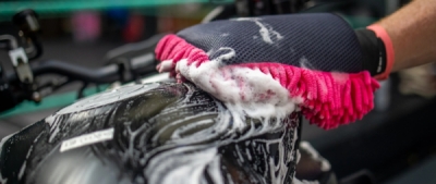 2v1 mikrovláknová mycí rukavice MUC-OFF Chenille Wash Mitt 20411