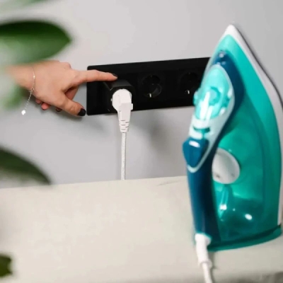 Shelly Plug M Gen3 Černá - inteligentní zásuvka s měřením spotřeby (WiFi, Bluetooth, Matter)