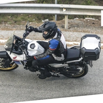 Vrchní kufr na motorku SHAD Terra TR46 D0TR46100 černá