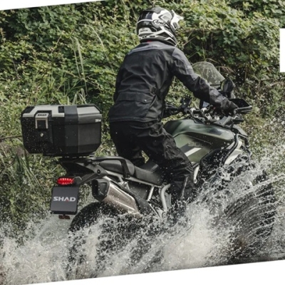 Vrchní kufr na motorku SHAD Terra TR46 D0TR46100 černá