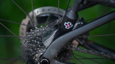 MUC-OFF kartáč na pohon 368 – Drivetrain Detailing Brush