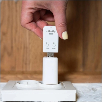 Shelly BLU Gateway Gen3 - Bluetooth brána s Wi-Fi ve formě USB-A klíče
