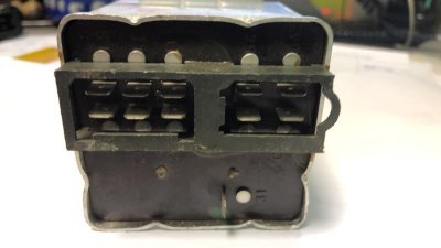přeušovač 10PIN 12V(2+1)x 21W+3W