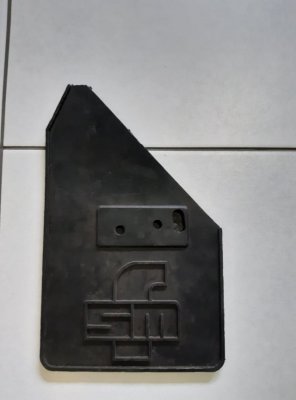 Přední lapač nečistot Levý na Maluch Fiat 126P 415710390