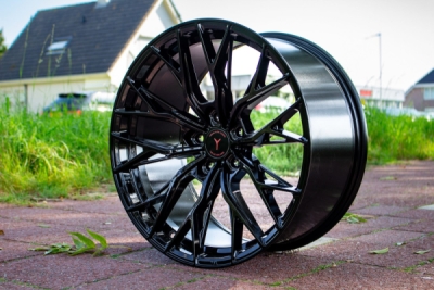 YANAR WHEELS DNZ-20 18X8 5X100 ET40 GLOSS BLACK (FLOW FORGED)