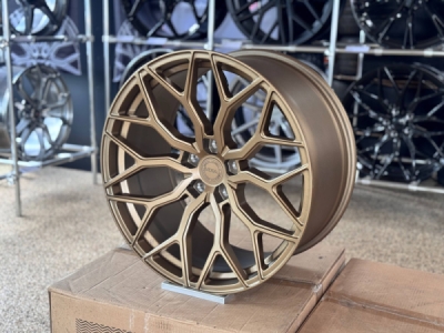 Yota YP1 R20 9+10 ET30+ET40 5x120 72.6 SBZ