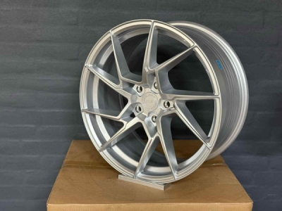 Yota YP2 R18 8 ET40 5x112 72.6 S